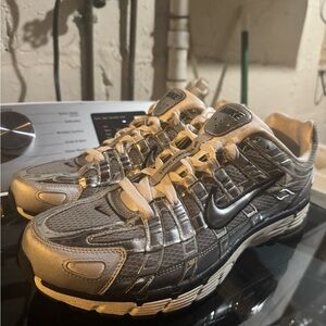 Nike Men's Sneakers in Silver and Black